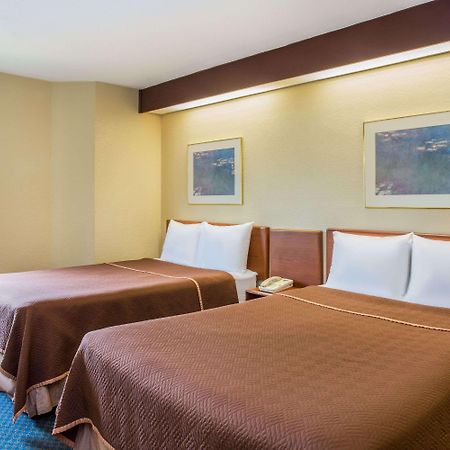 Travelodge By Wyndham Fort Myers Airport Dış mekan fotoğraf