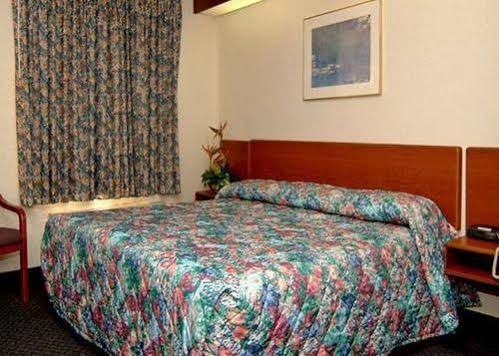 Travelodge By Wyndham Fort Myers Airport Dış mekan fotoğraf