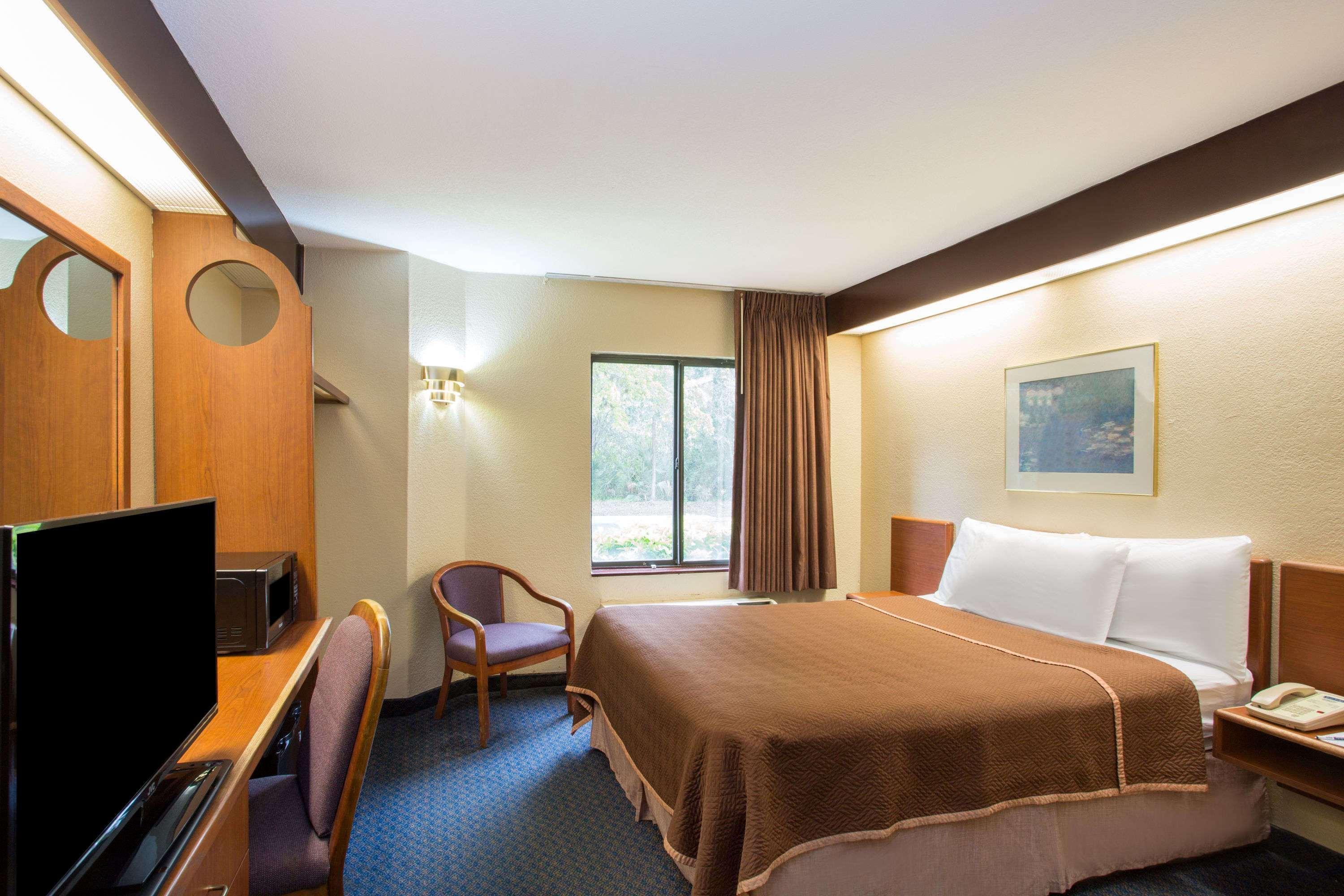 Travelodge By Wyndham Fort Myers Airport Dış mekan fotoğraf
