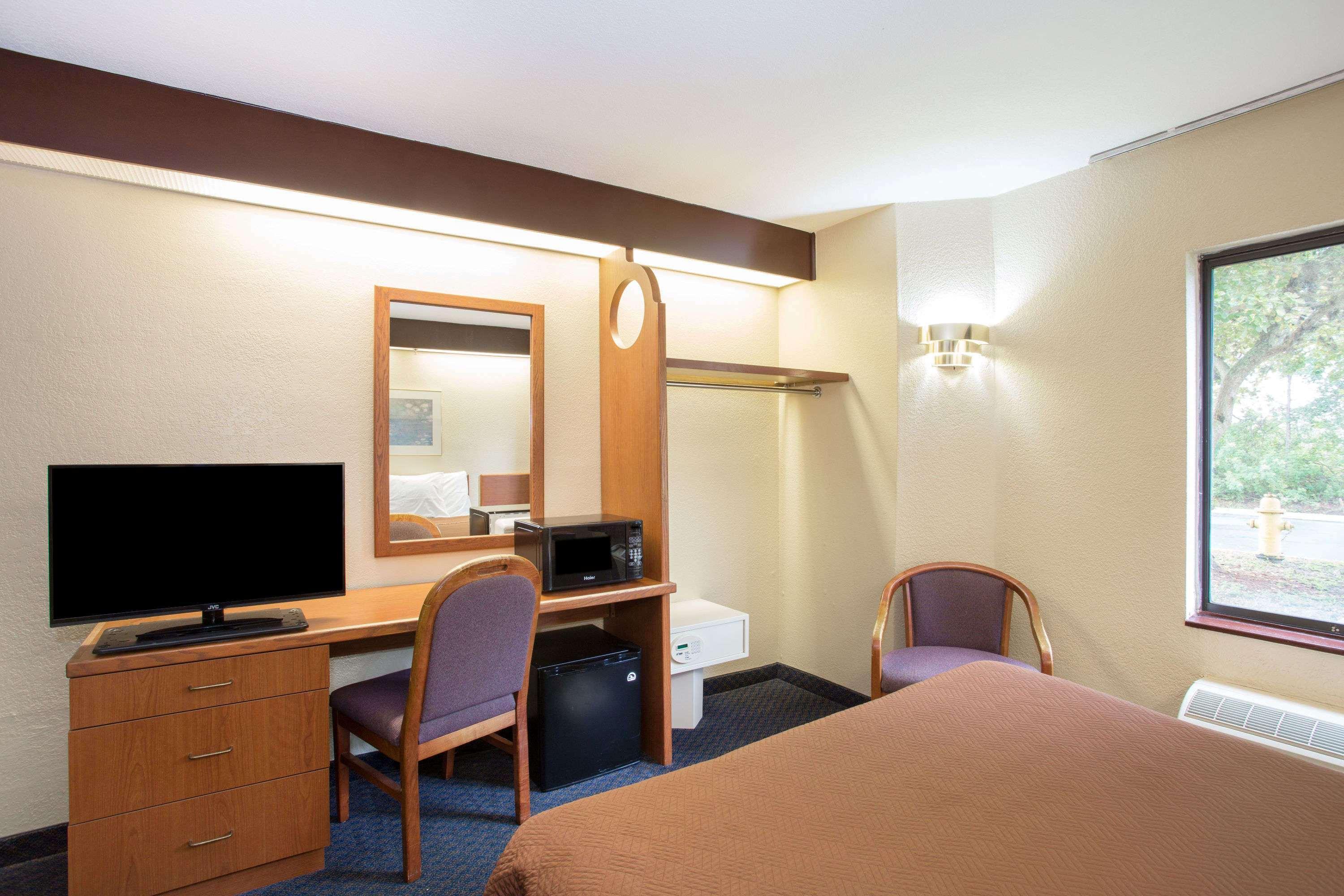 Travelodge By Wyndham Fort Myers Airport Dış mekan fotoğraf