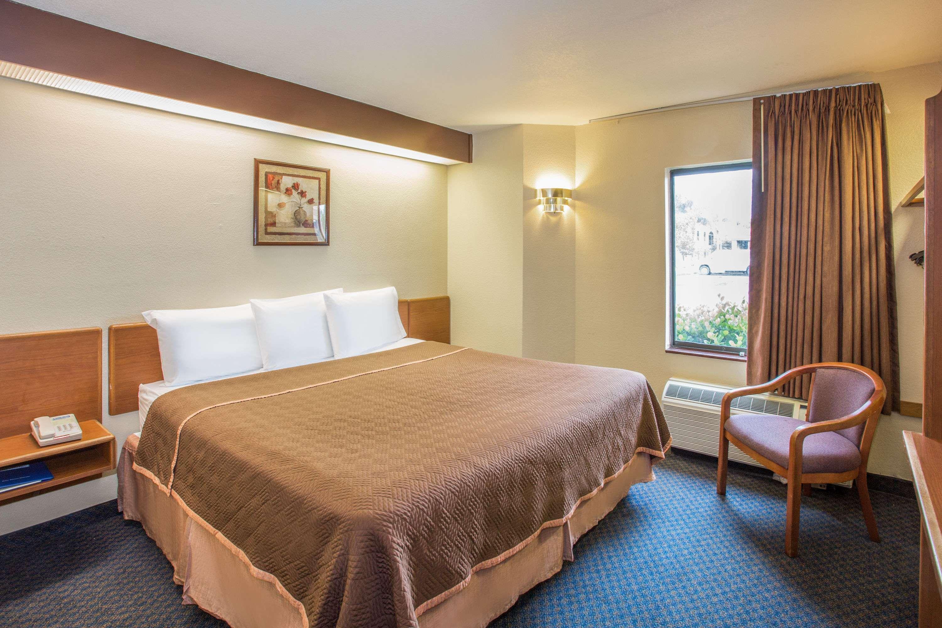 Travelodge By Wyndham Fort Myers Airport Dış mekan fotoğraf