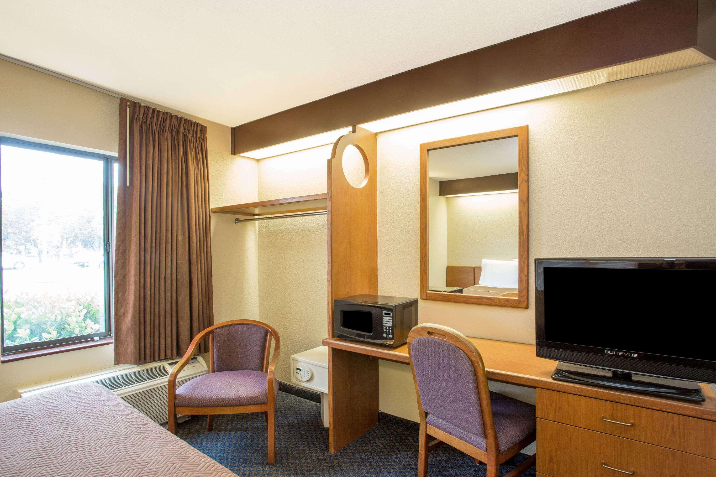 Travelodge By Wyndham Fort Myers Airport Dış mekan fotoğraf
